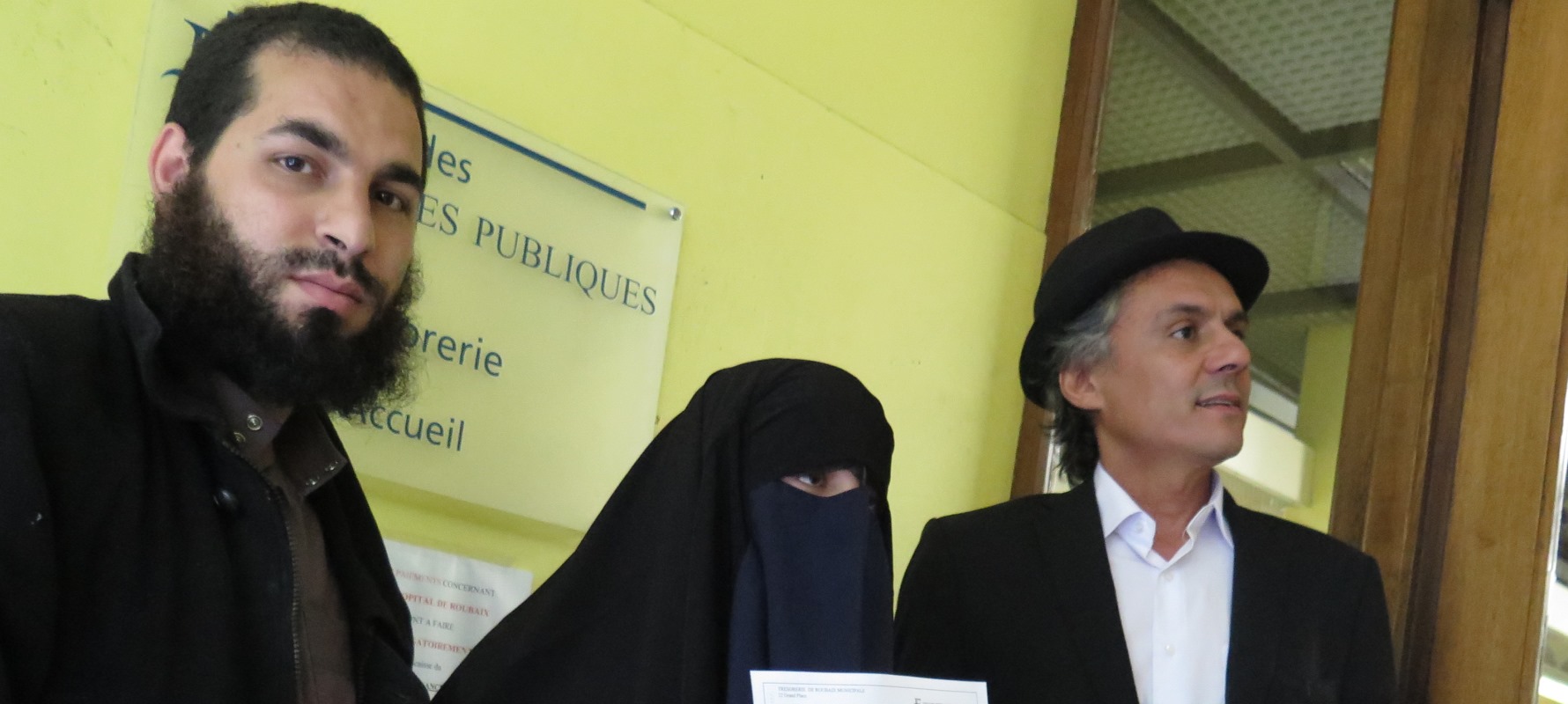 Francuski biznismen plaća sve kazne za nošenje nikaba